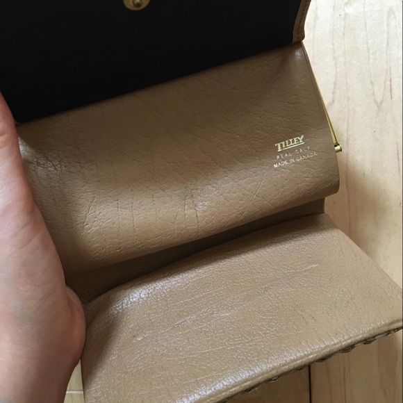 Vintage Tilley genuine leather wallet — made in Canada - Picture 2 of 6
